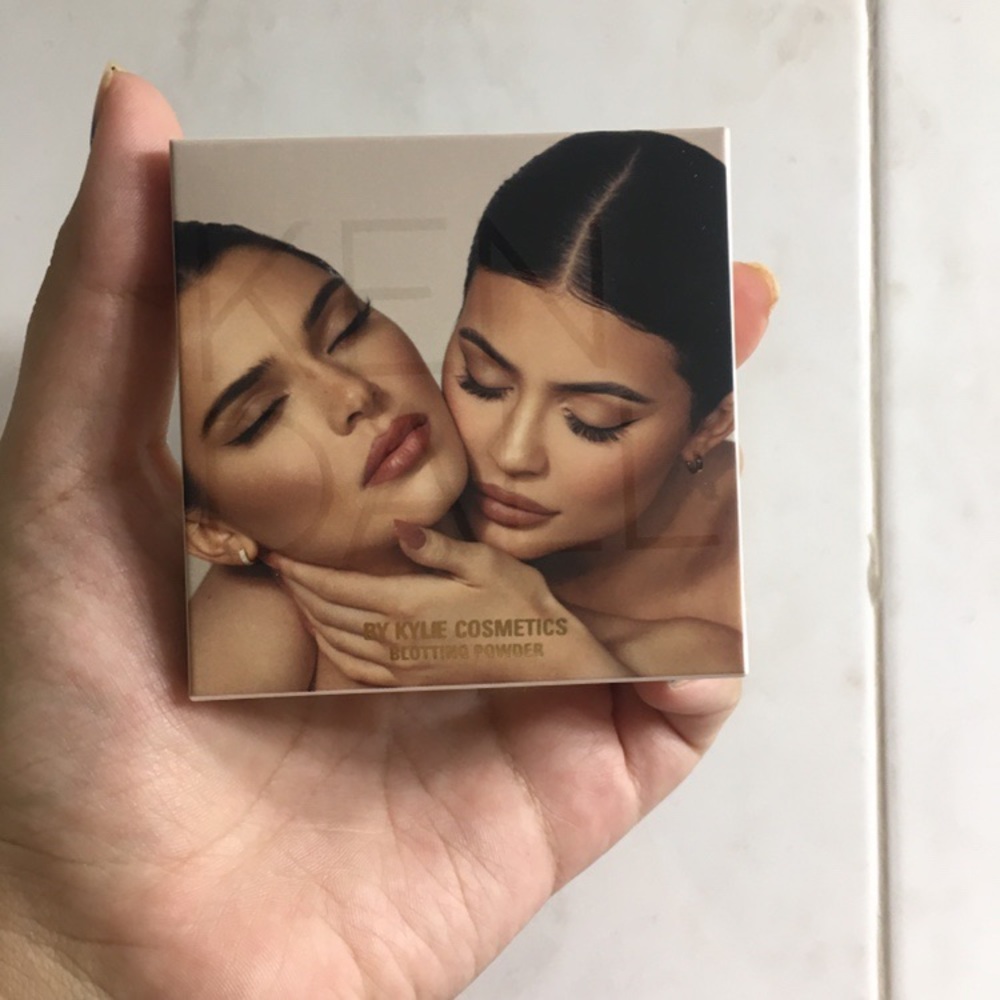 TRANSLUCENT BLOTTING POWDER Kendall x Kylie